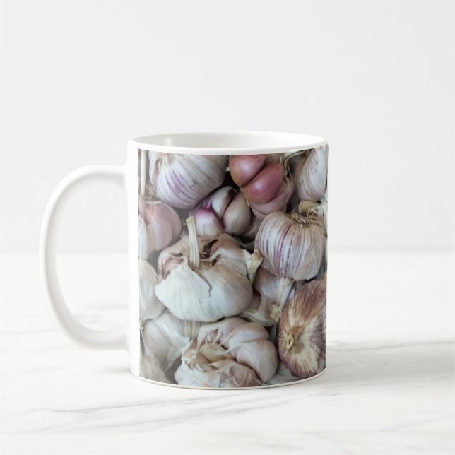 Eine Tasse Knoblauch (Links)