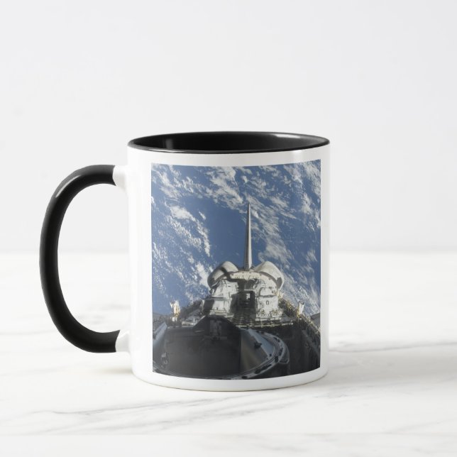 Eine teilweise Sicht auf das Space Shuttle Atlanti Tasse (Links)