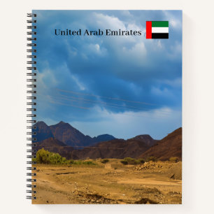 Eine trockene Landschaft unter einem dramatischen, Notizbuch