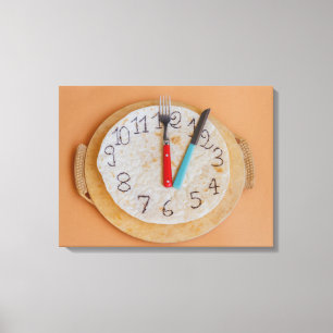 eine Uhr aus Piadina-umwickeltem Leinwanddruck