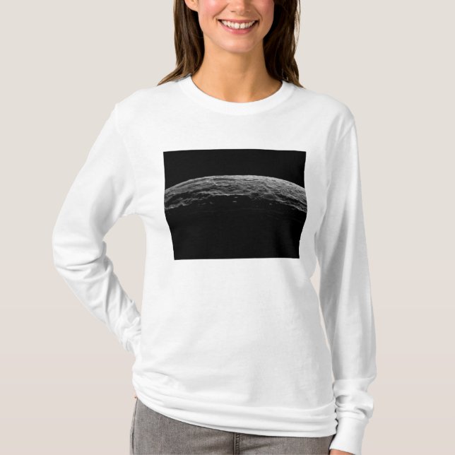 Eine unwirkliche Landschaft des Saturns Mond T-Shirt (Vorderseite)