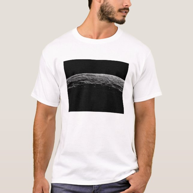 Eine unwirkliche Landschaft des Saturns Mond T-Shirt (Vorderseite)