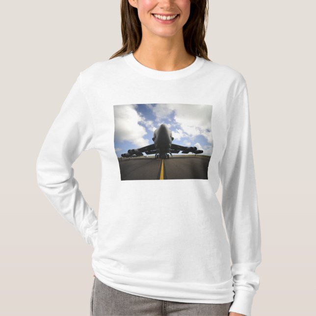 Eine US-Crew zur Aufrechterhaltung der Luftwaffe T-Shirt (Vorderseite)