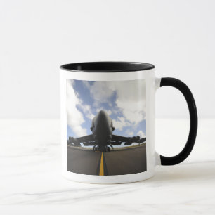 Eine US-Crew zur Aufrechterhaltung der Luftwaffe Tasse