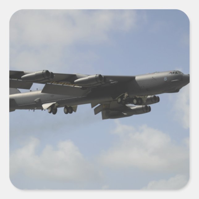 Eine US-Luftwaffe B-52 Stratofestung im Flugzeug Quadratischer Aufkleber (Vorderseite)