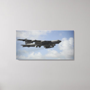 Eine US-Luftwaffe B-52 Stratofortress im Flug Leinwanddruck