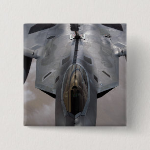 Eine US-Luftwaffe F-22 Raptor wird betankt Button