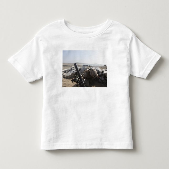 Eine US-Marine feuert einen Mörtel in Salinas, Per Kleinkind T-shirt (Vorderseite)