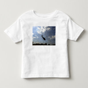 Eine US-Marine HH-60 Seahawk Kleinkind T-shirt