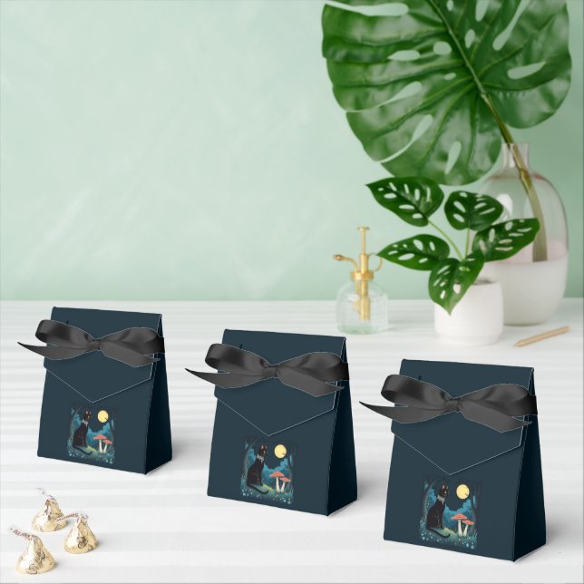 Eine vertraute schwarze Katze und Giftpilze Hallow Geschenkschachtel (Zahlreiche)