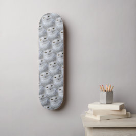 Eine Weisheit von traumhaften Schneehügeln Skateboard