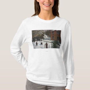 Eine Winter-Szene, Erwachsene, die im Schnee T-Shirt