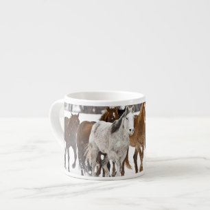 Eine Winterlandschaft mit Laufen Espressotasse
