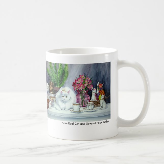 Eine wirkliche Katze und einiges Kaffeetasse (Rechts)