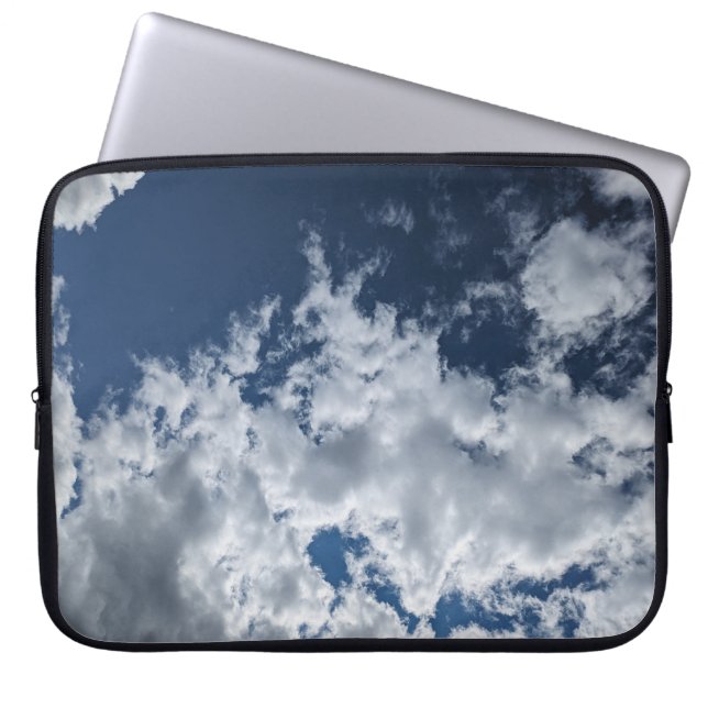 Eine Wolkenschicht Laptopschutzhülle (Vorderseite)