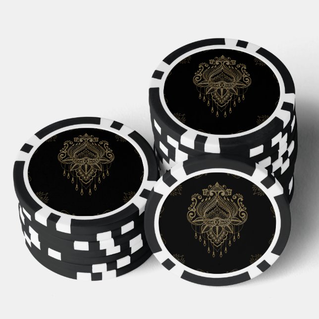 Eine wunderschöne filigrane goldene Lotus-Blume. Pokerchips (Stapel)