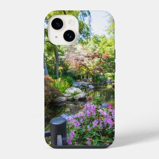 eine wunderschöne Frühlingslandschaft im Garten iPhone 14 Hülle (Rückseite)