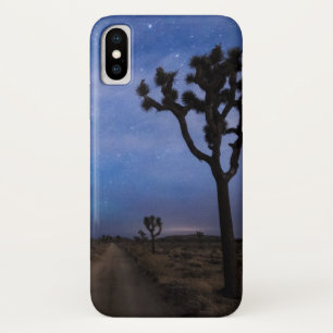 Eine Wüsten-Straßen-und Joshua-Bäume nachts Case-Mate iPhone Hülle