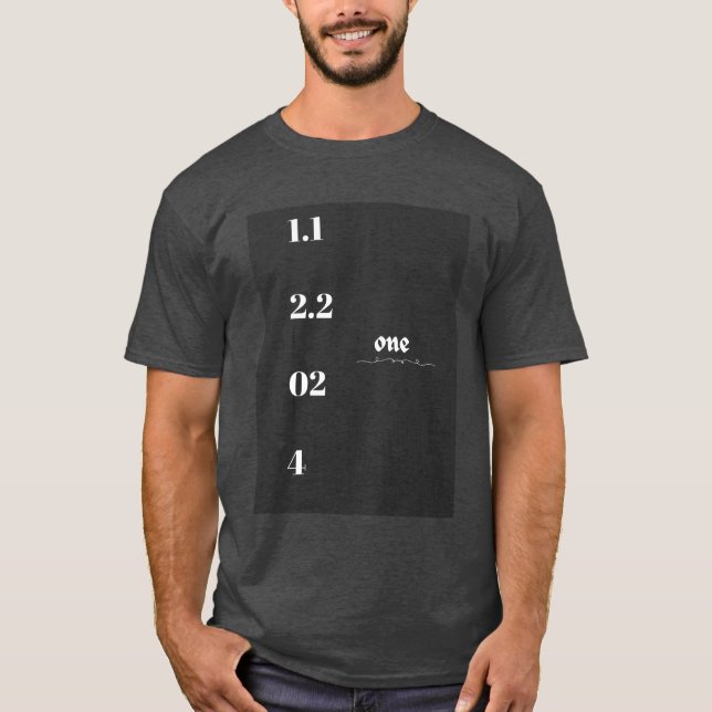 Eine Zahl enthält ein einfaches, dunkles Herrenhem T-Shirt (Vorderseite)