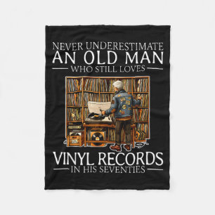 Einen alten Mann, der Vinyl-Schallplatten liebt, u Fleecedecke