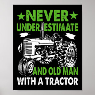 Einen alten Mann mit einem Traktor unterschätzen Poster