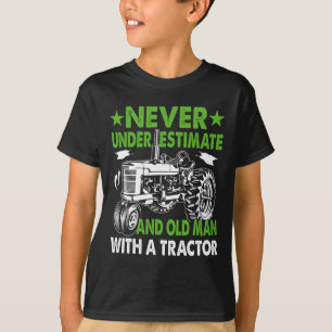 Einen alten Mann mit einem Traktor unterschätzen T-Shirt