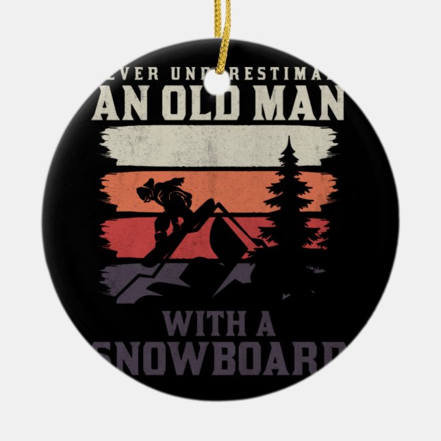 Einen alten Mann mit Snowboard nie unterschätzen Keramik Ornament (Vorne)