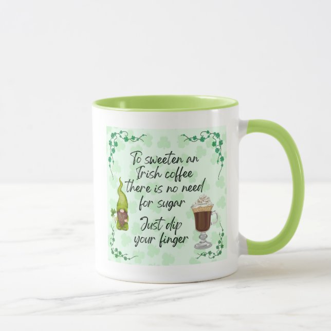 Einen irischen Kaffee süßen. Tasse (Rechts)