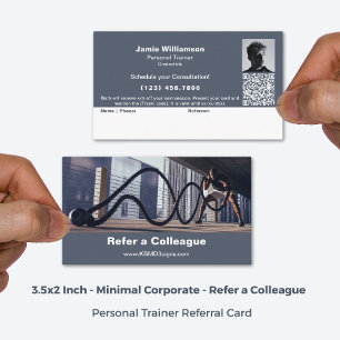 Einen Kollegen-Gray-Corporate-Personal-Trainer bes Empfehlungskarte
