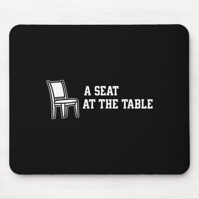 Einen Platz am Tisch einnehmen Mousepad (Vorne)