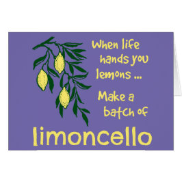 Einen Stapel Limoncello Lemon Lemon Likör erstelle