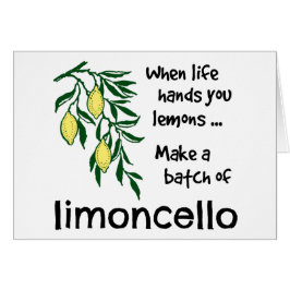 Einen Stapel Limoncello Lemon Lemon Likör erstelle