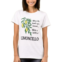 Einen Stapel Limoncello Lemon Lemon Likör erstelle