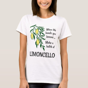 Einen Stapel Limoncello Lemon Lemon Likör erstelle T-Shirt