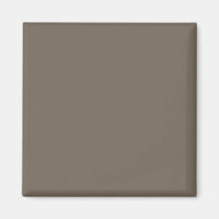 Einen stilvollen Wohnraum mit brauner Wand schaffe