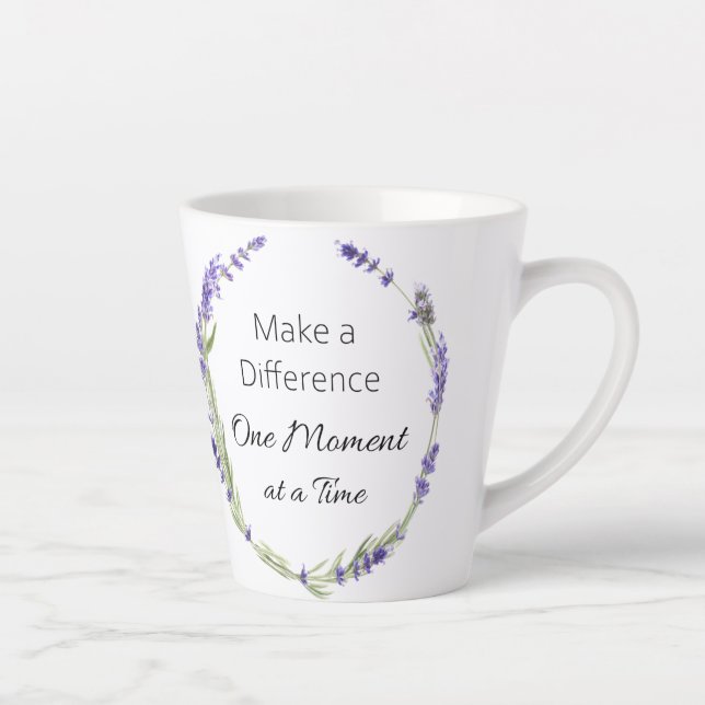 Einen Unterschied machen, einen Moment Latte-Tasse Milchtasse (Rechts)