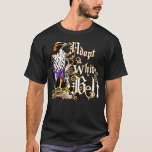 Einen weißen Gürtel annehmen T-Shirt