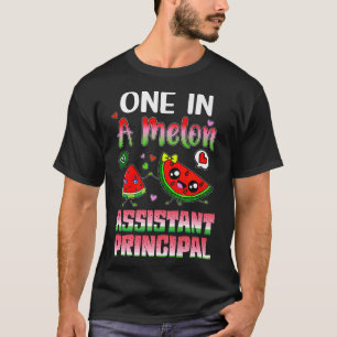Einer in einem Melon Assistant Principal T-Shirt