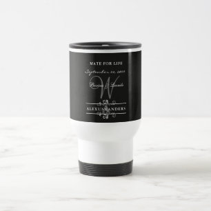 Einfach aber elegant: Schwarze Linse mit Monogramm Reisebecher