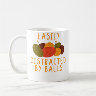 Einfach abgelenkt durch Bälle Lustige Häkel- Stric Kaffeetasse