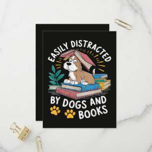 Einfach abgelenkt durch Hunde und Bücher Lustige H Einladungspostkarte