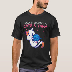 Einfach abgelenkt durch Katzen und Garn Strickende T-Shirt