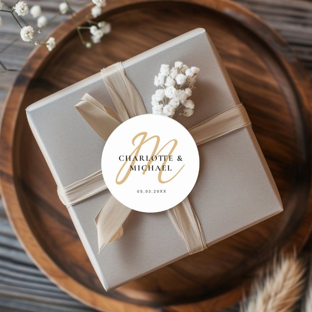 Einfach, elegant, monogram  runder aufkleber (Simple, elegant, monogram classic round sticker with your name and date.)