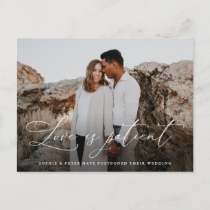 Einfach elegante Schrift Liebe ist geduldig Aufsch Ankündigungspostkarte