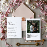 Einfach modern und Minimalistisch | Große Foto-Hoc Save The Date<br><div class="desc">Diese elegante,  schwarz-weiße Hochzeit speichern die Dattelkarten sind einfach und minimalistisch,  aber sehr stilvoll dank der modernen handschriftlichen Skripte und sauber Layout. Ihr Foto und ein QR-Code gehen auf die Rückseite.</div>