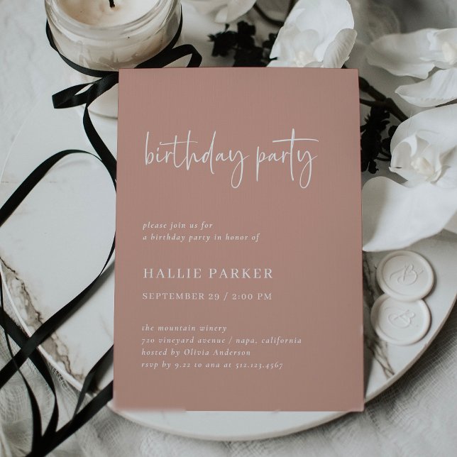 Einfach moderner Minimal | Terracotta Birthday Par Einladung (A modern, boho adult birthday party invitation for any age, in neutral earth tone terracotta)
