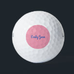 Einfach Niedlich Blau und Rosa Personalisiert Golfball<br><div class="desc">Diese stilvollen Golfbälle zeichnen sich durch ein niedliches, modernes, einfaches Design Ihres Namens in einem lustigen Typografie-Stil in Kobaltblau auf einem tausendjährigen rosa Hintergrund aus.</div>