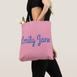 Einfach Niedlich Blau und Rosa Personalisiert Tasche<br><div class="desc">Ein niedliches,  modernes,  einfaches Design Ihres Namens in einem lustigen typografischen Stil in Kobaltblau auf einem tausendjährigen rosa Hintergrund.</div>