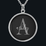 Einfach Schwarz-Grau, Personalisiert Sterling Silberkette<br><div class="desc">Einfache schwarz-graue,  Personalisierte Monogramm Sterling Silver Necklace. Ein einfaches,  modernes,  schwarz-grau Design,  um Ihre eigene,  maßgeschneiderte Monogramm Halskette zu kreieren.</div>