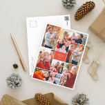 Einfach trendy festlich 8 Foto Collage Weihnachten<br><div class="desc">Ein festliches Postkartendesign, das acht Ihrer Lieblings-Fotos in einem roten Rechteck mit Fotos in Landschaft und Portrait vereint! Ihr Familienname und das Jahr erscheinen in der Mitte in einer modernen Typografie in Weiß. Personalisieren Sie dieses einzigartige Foto Collage Design mit Ihren Lieblings-Fotos und Familiennamen. Wenn Sie Hilfe beim Anpassen dieses...</div>